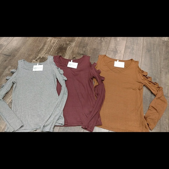 Gray Top With Cut Out Sleeves - Picture 4 of 4